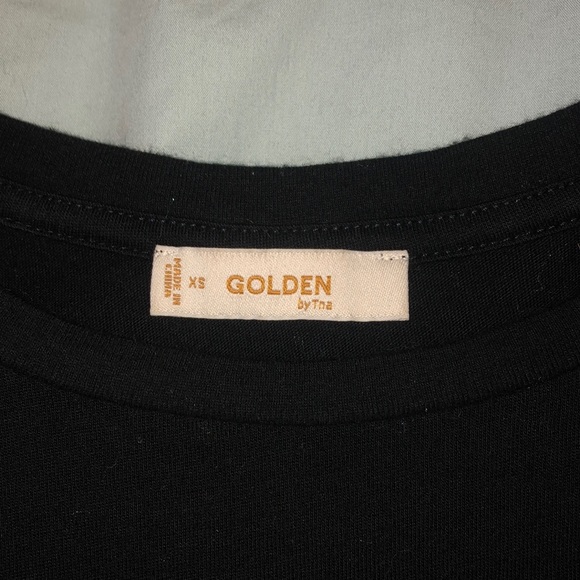 Aritzia plain black soft tee - Picture 2 of 2